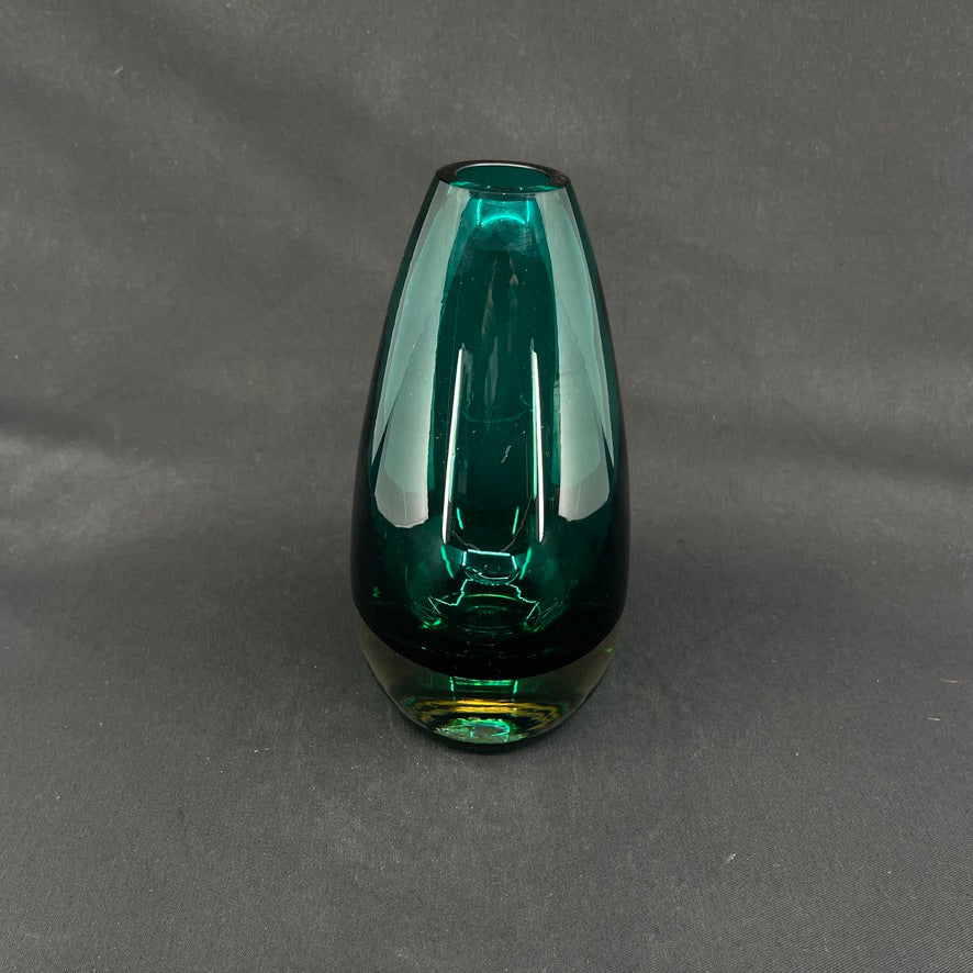 Emerald green vase by Tamara Aladin, 22 cm.