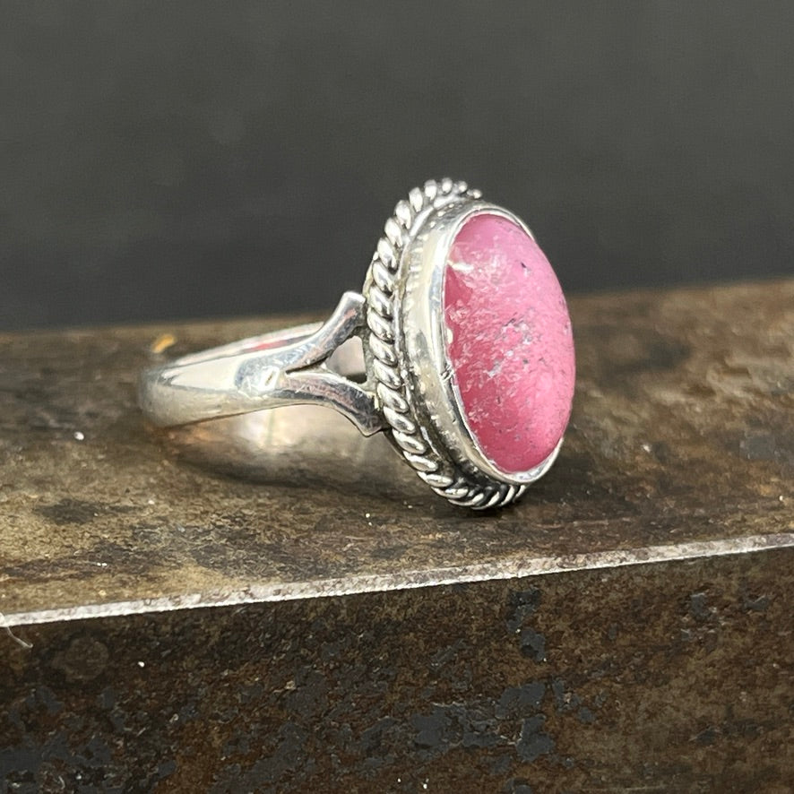 Ring in silver with pink stone