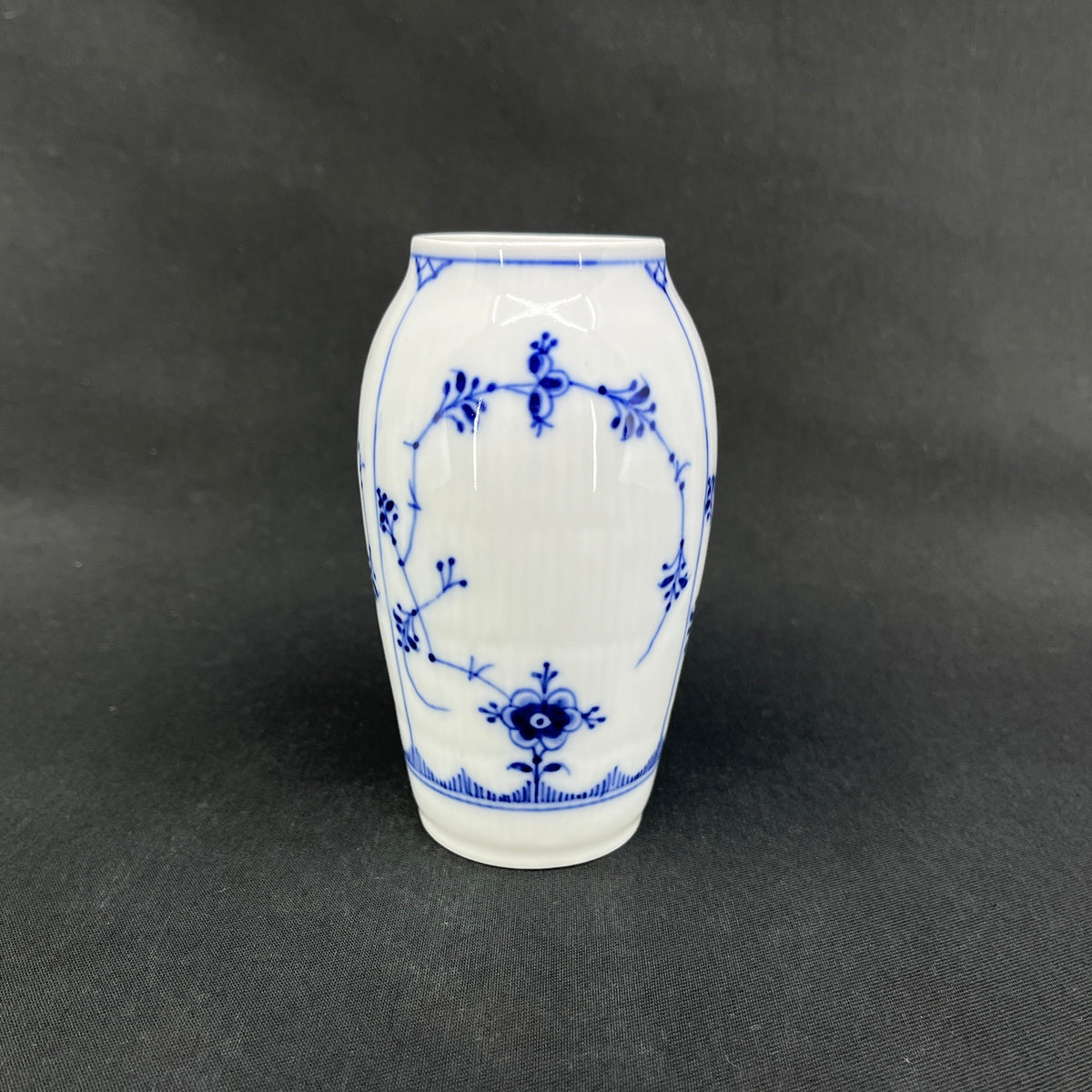 Rare Blue Fluted Plain vase, 1/383