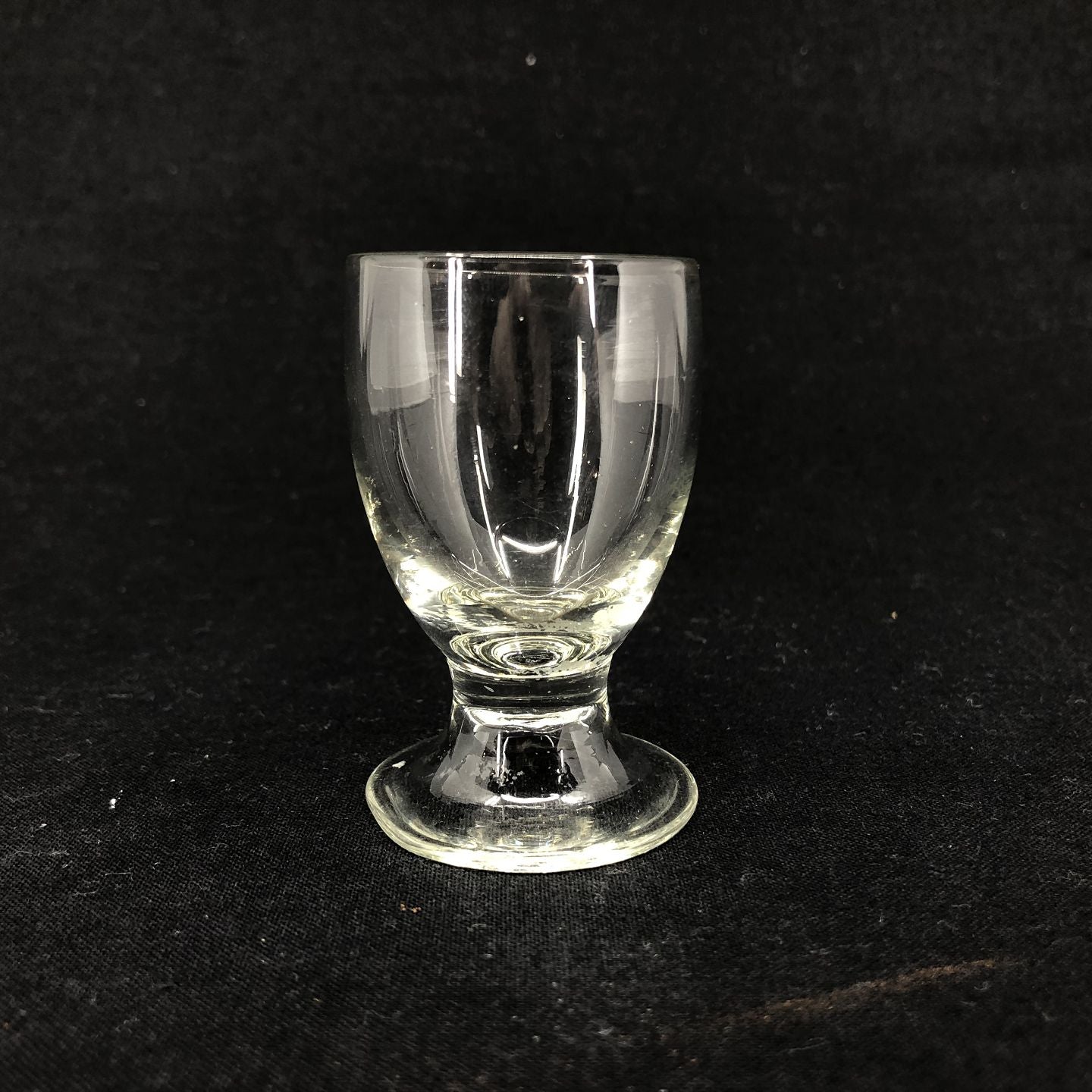 Pepitaglas med udsvajet fod fra Holmegaard Glasværk