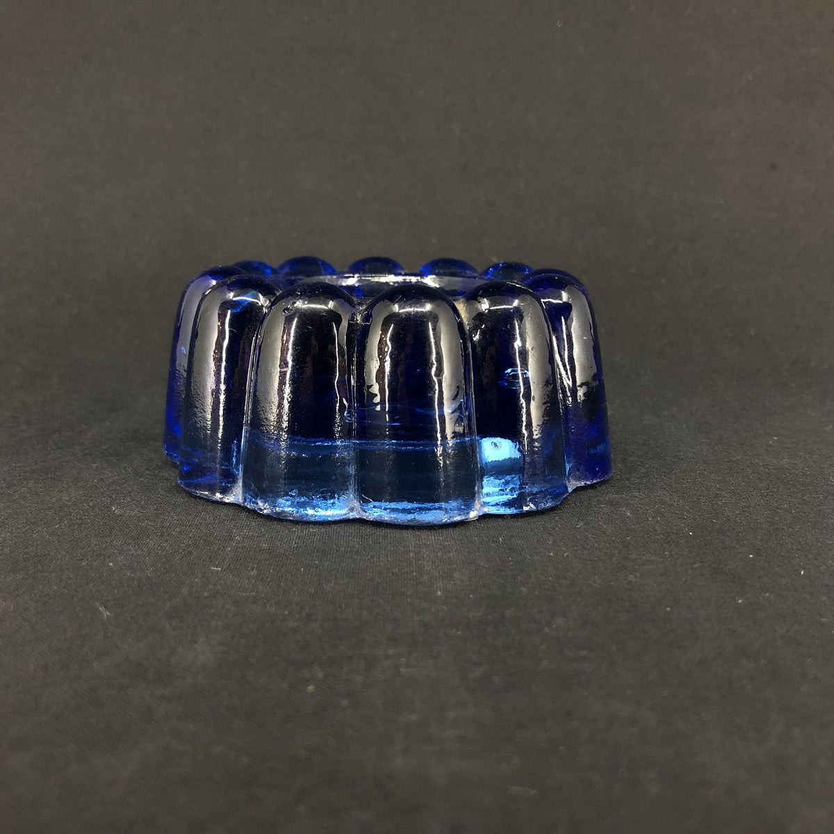 Pianofod i blåt glas