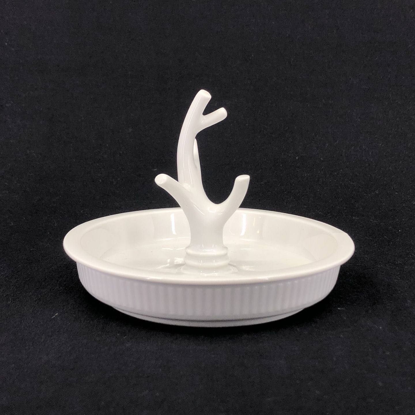 Smykkeholder i blanc de chine fra Royal Copenhagen