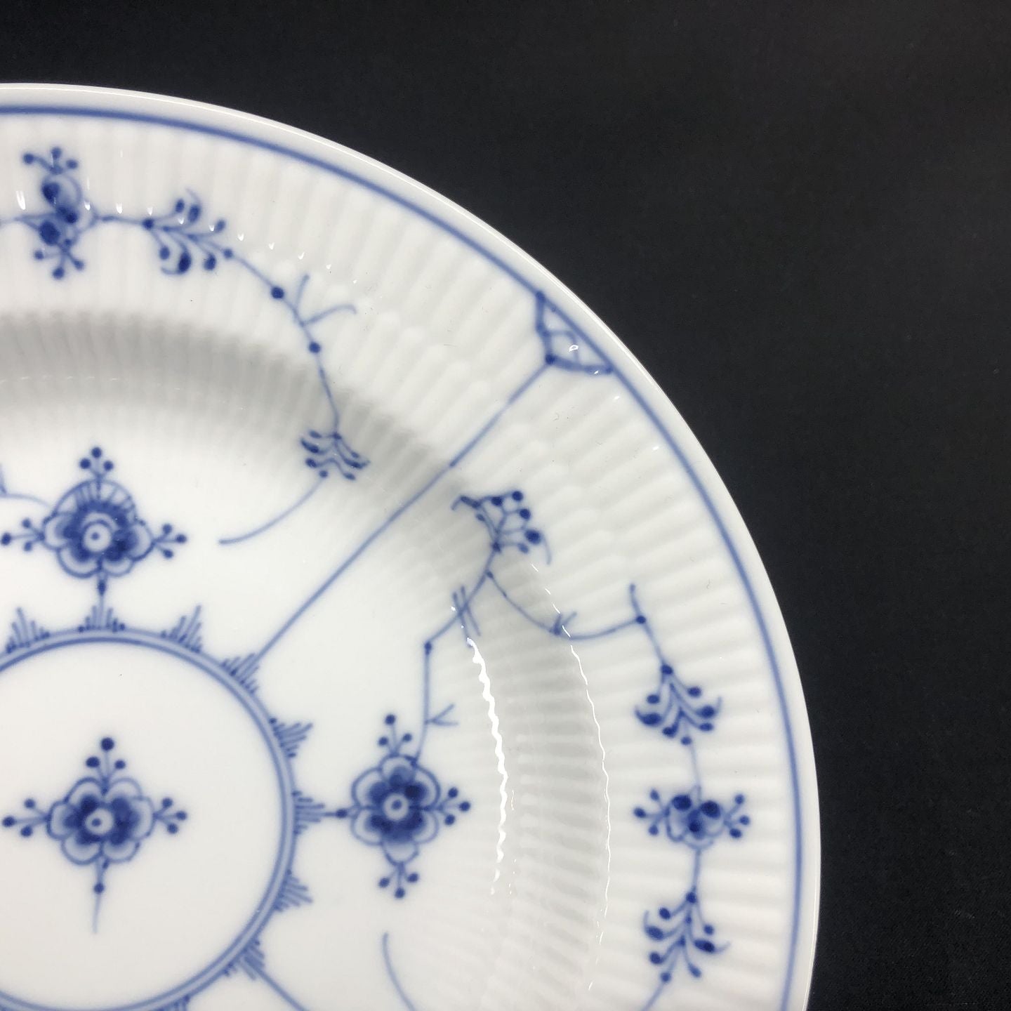 Ekstra flad Musselmalet Riflet dyb tallerken, 25 cm. 2. sort