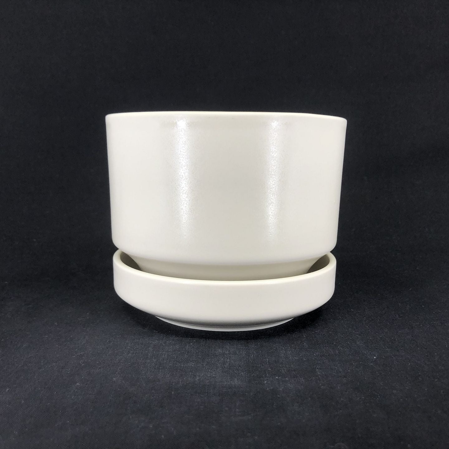 Arabia urtepotte af Richard Lindh, mellem størrelse