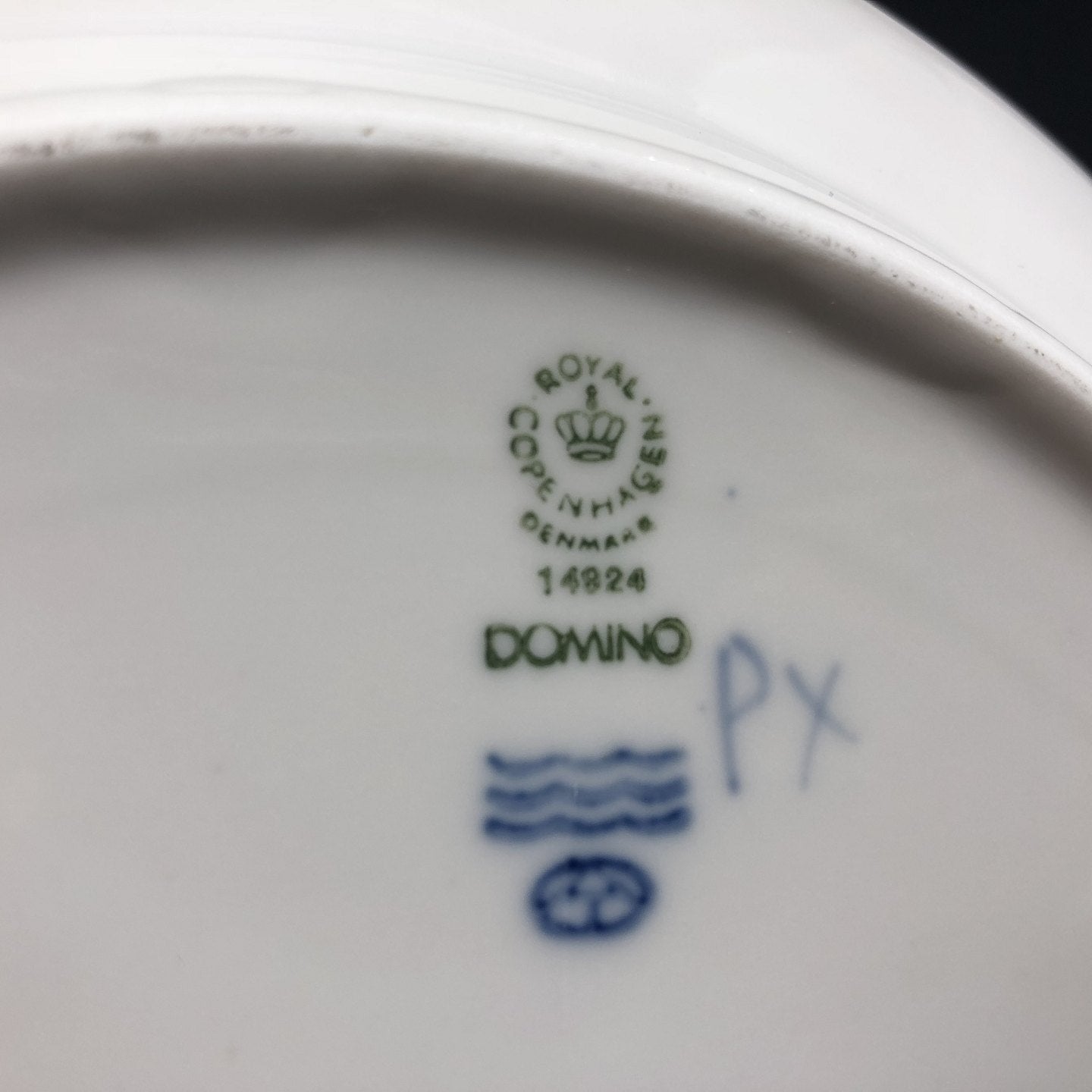 Brun Domino middagstallerken