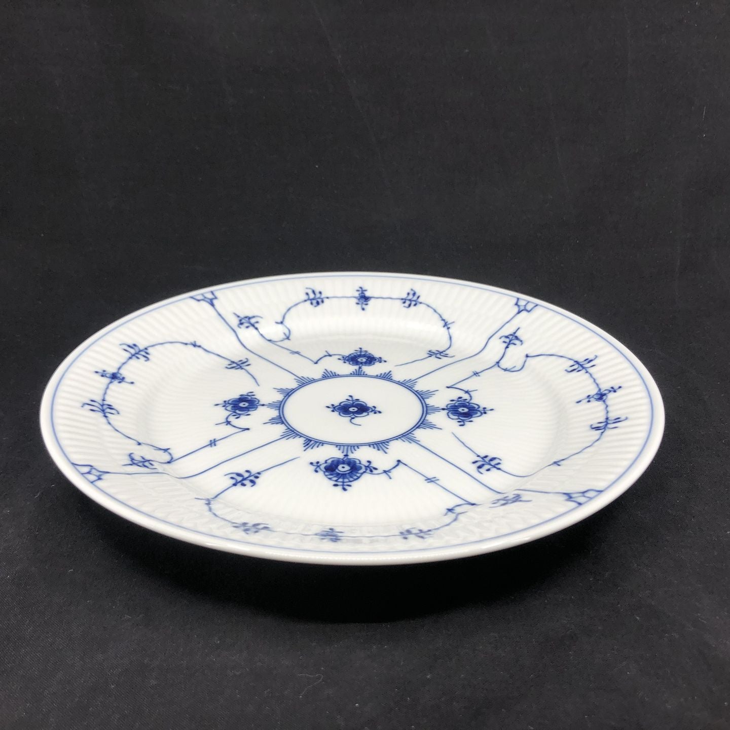 Musselmalet Riflet helflad middagstallerken