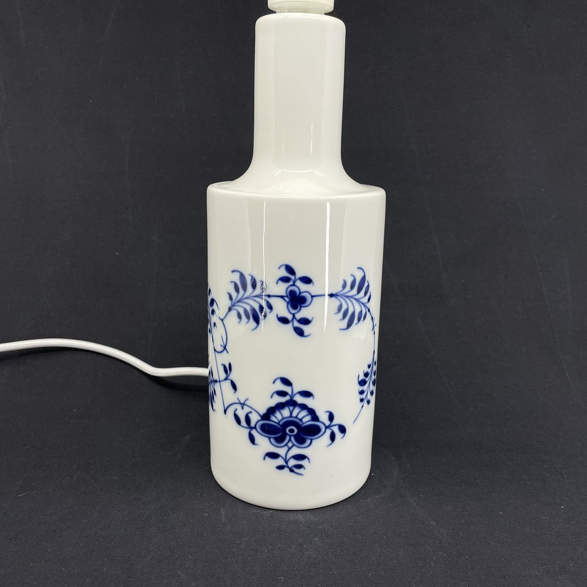 Mussel painted Fluted table lamp