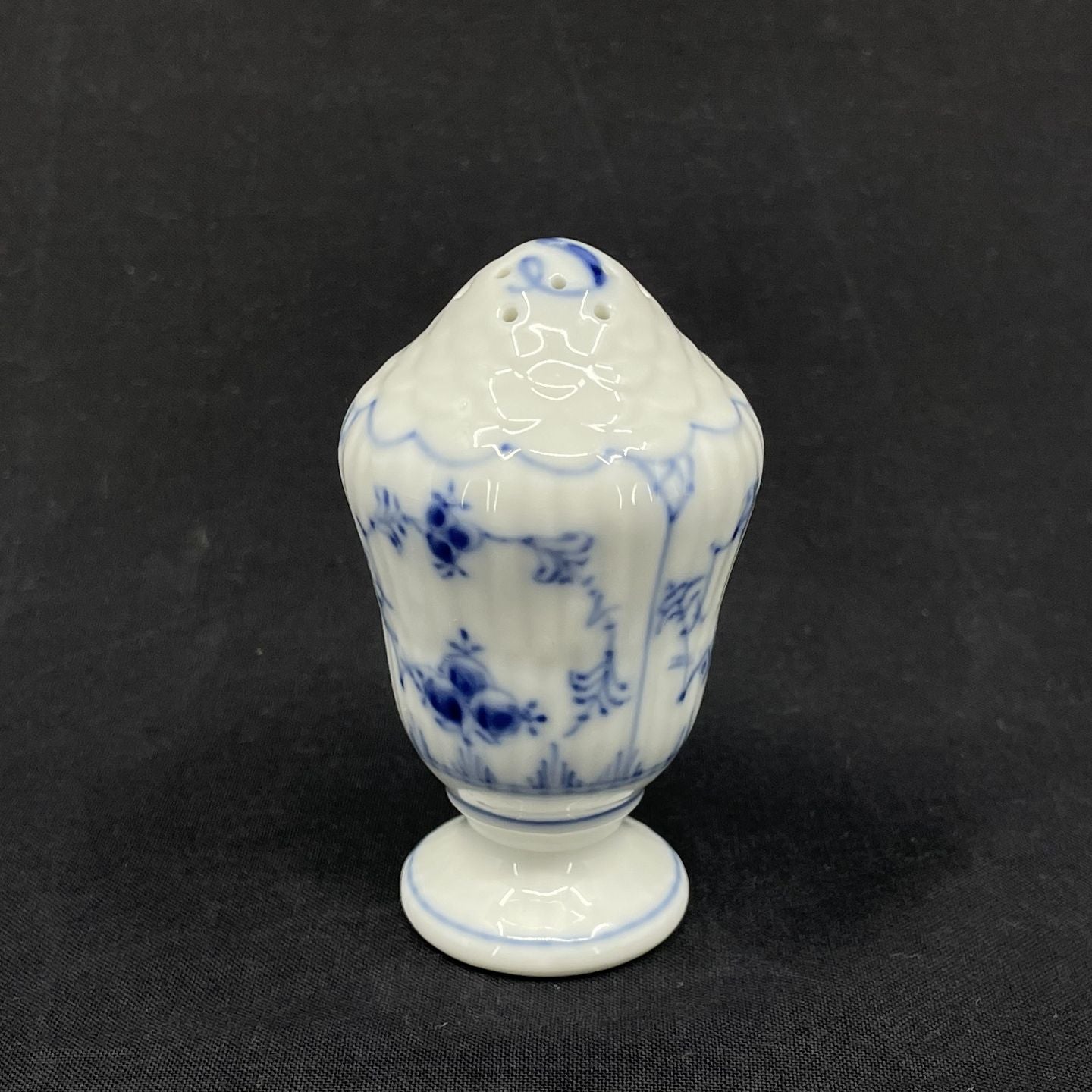 Musselmalet Riflet saltstrø fra Royal Copenhagen