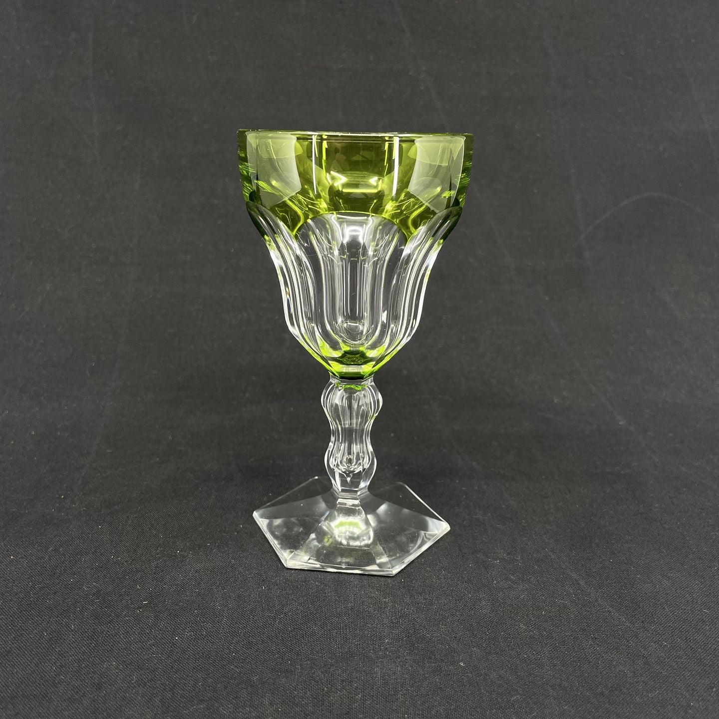 Light green Lalaing white wine glass with rim