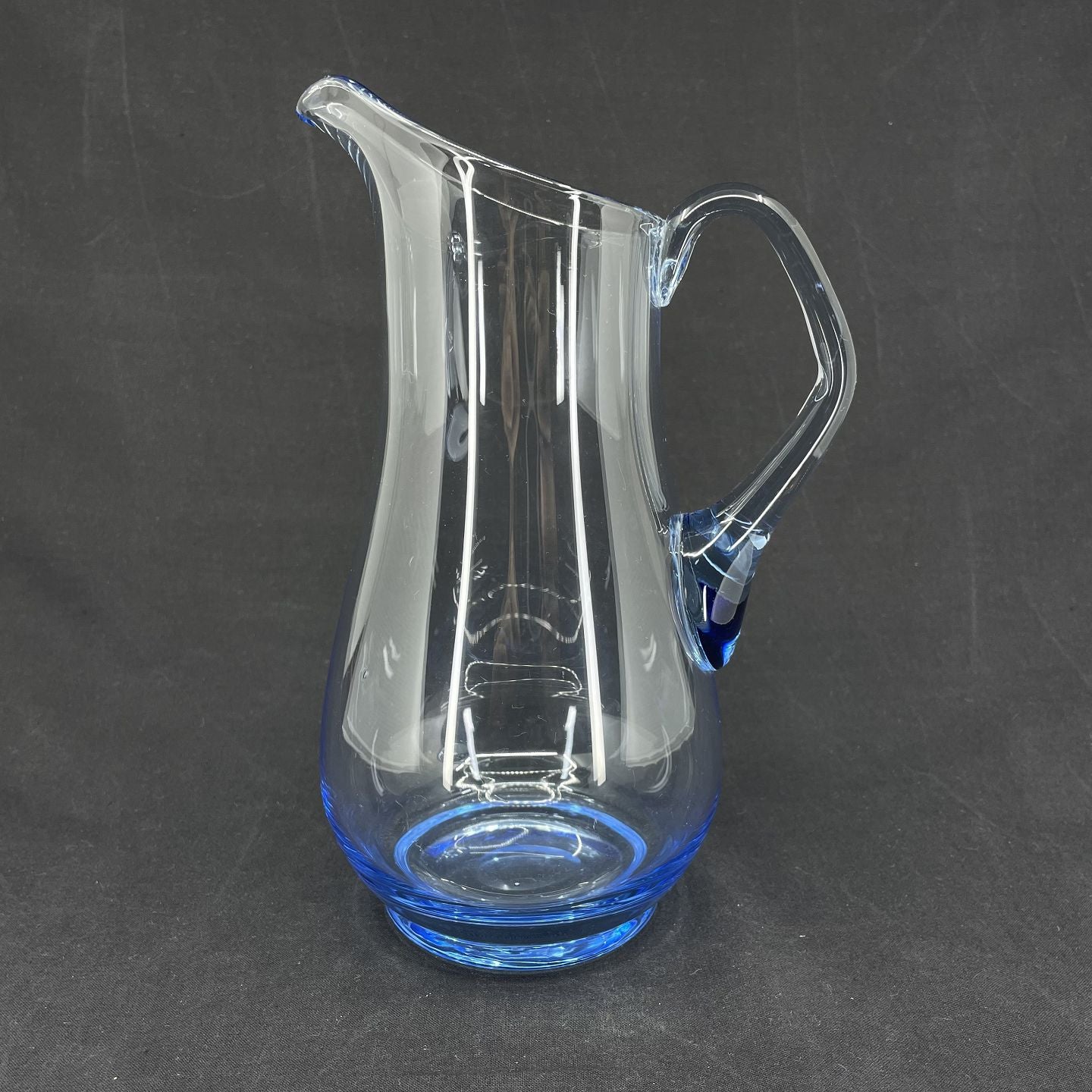 Sjælden Holmegaard lyseblå glaskande, 24 cm.