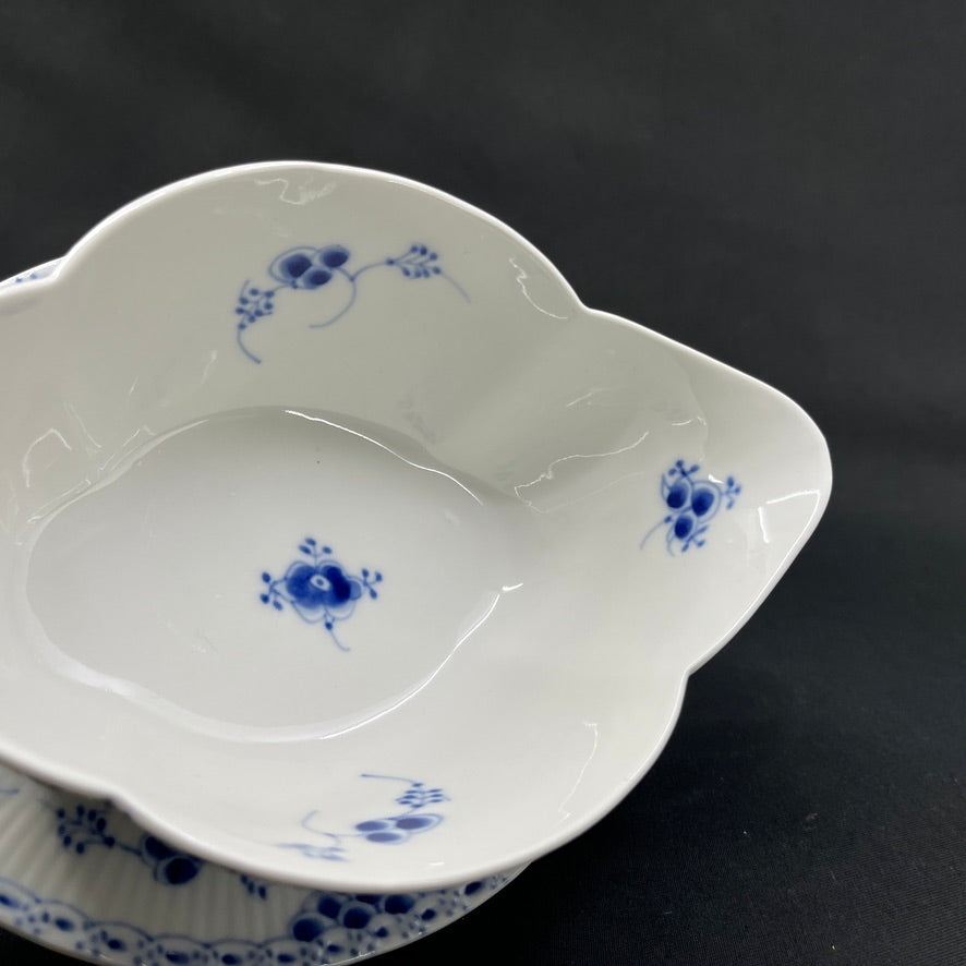 Blue Fluted Half LAce gravy boat, 1/587, 1. assort.