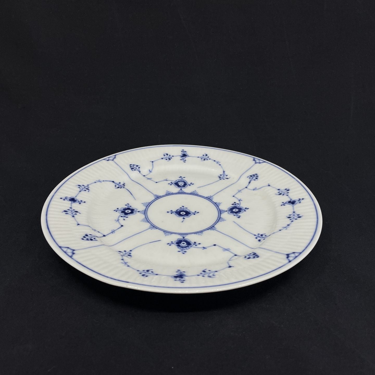 Ekstra flad Musselmalet Riflet middagstallerken