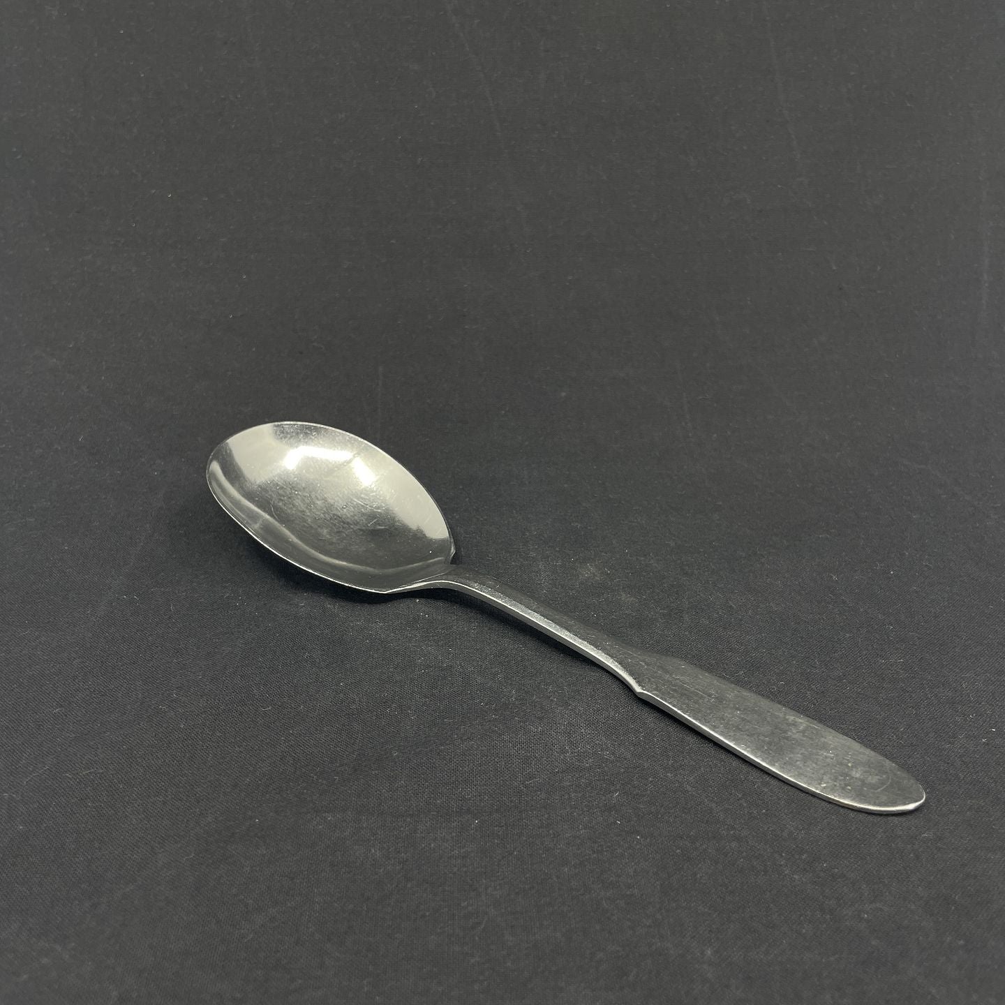 Mitra serveringsske fra Georg Jensen, 21 cm.