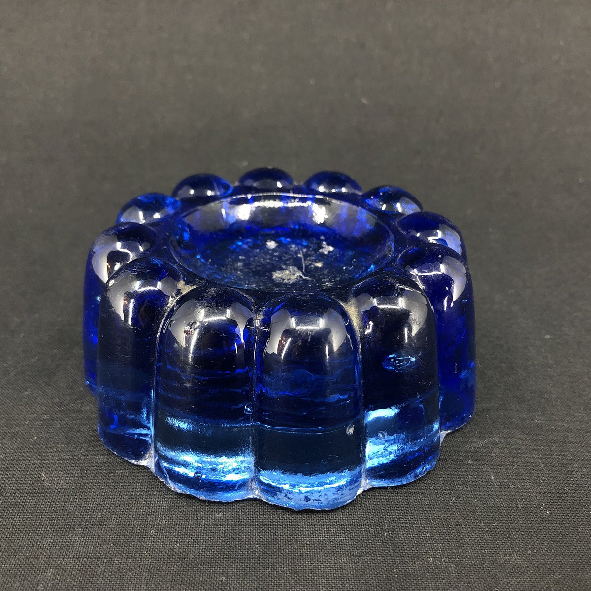 Pianofod i blåt glas