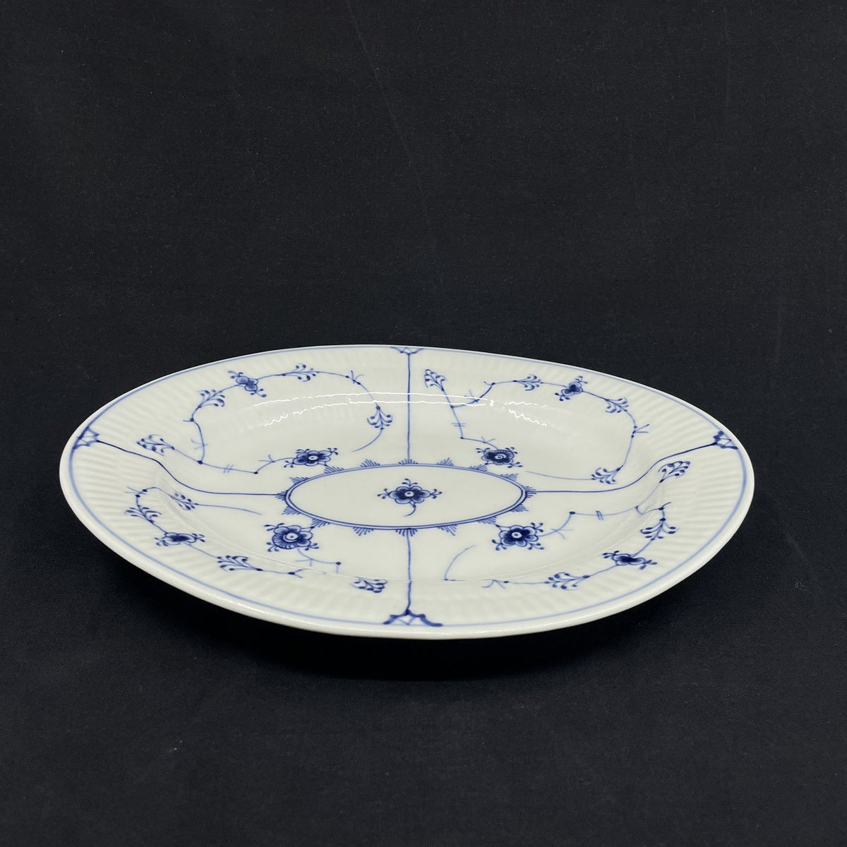 Musselmalet Riflet ovalt fad, 1898-1923
