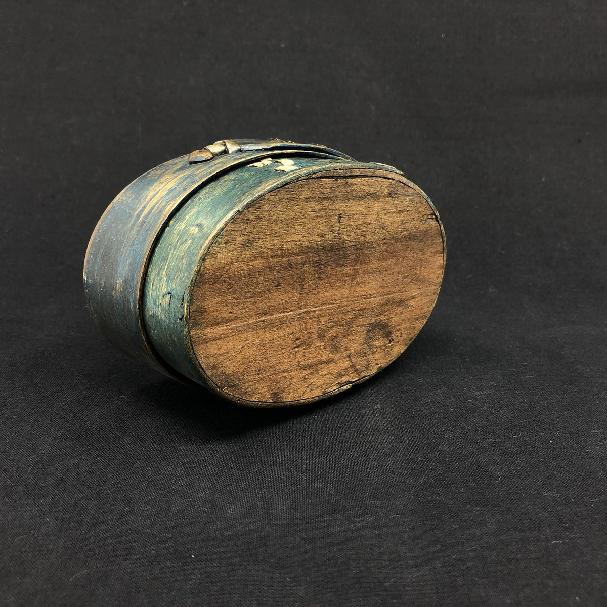 Fin almue spånæske fra 1839