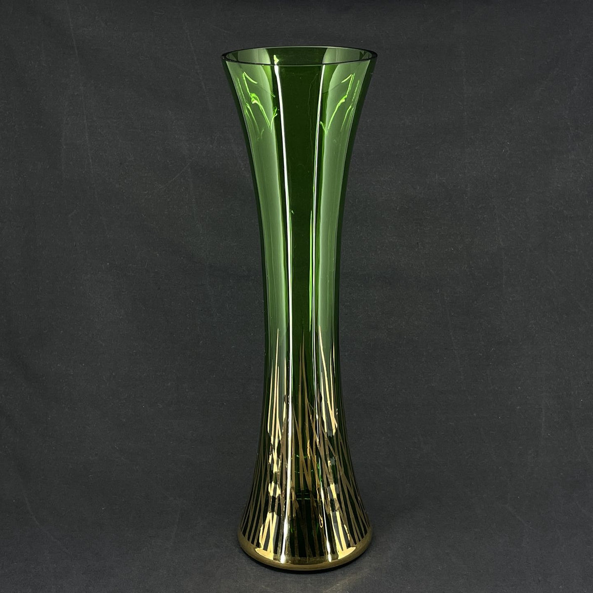 Høj ædelgrøn vase