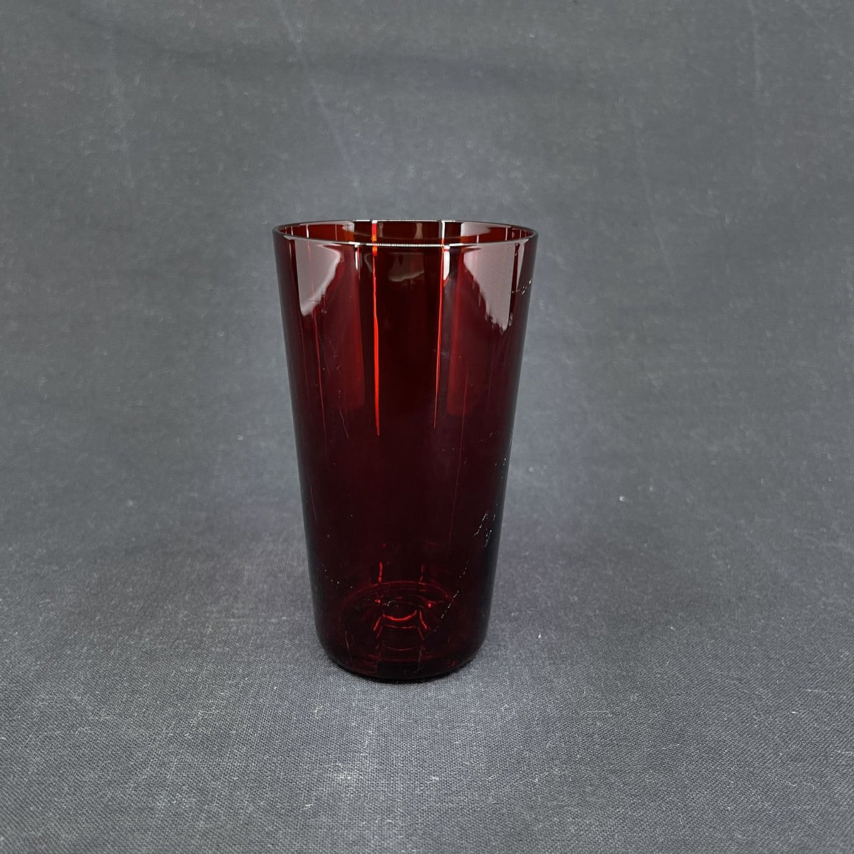 Rødt sodavandsglas fra Holmegaard
