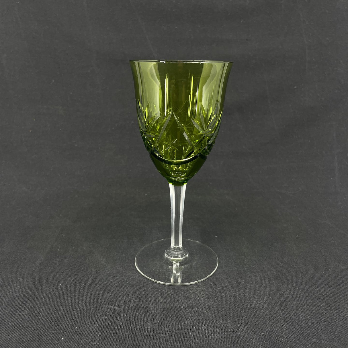Serge green white wine glass