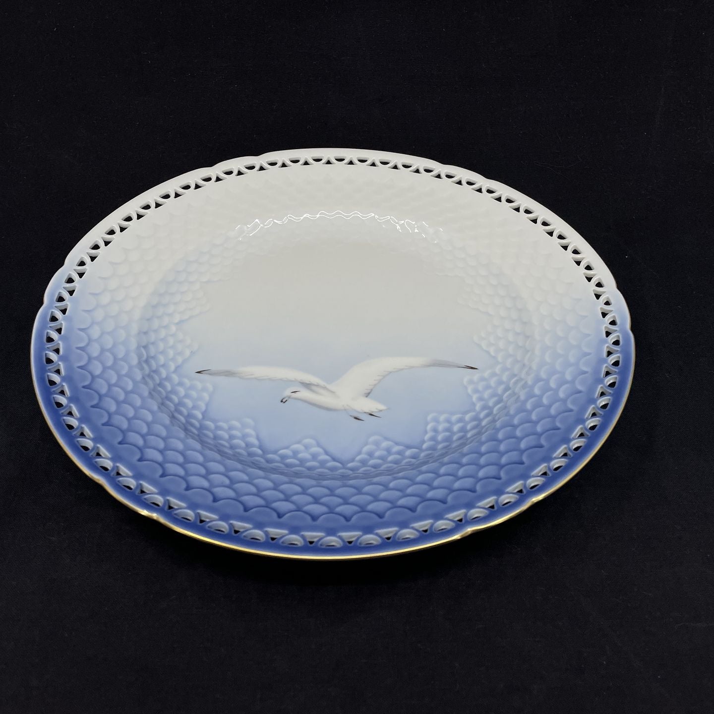 Seagull with gold rim, dinner plate, openwork