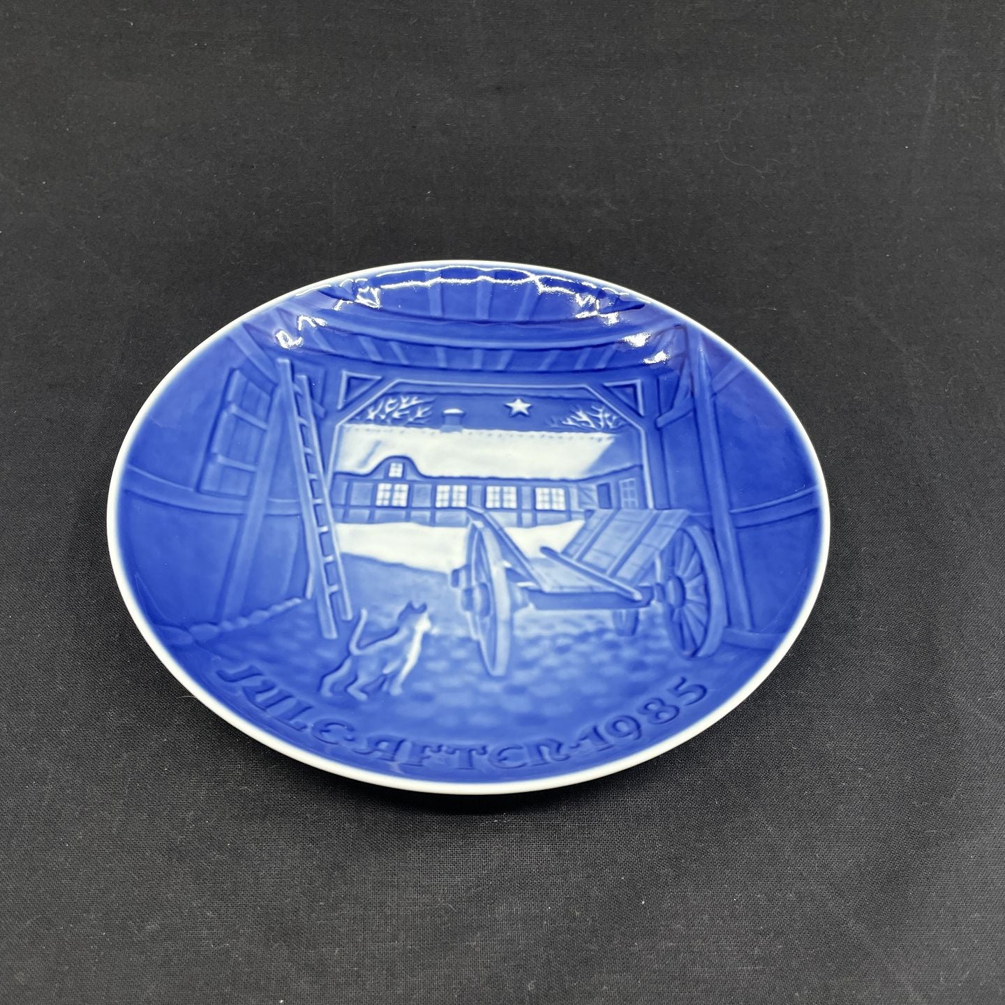 Bing & Grøndahl Christmas plate 1985 with signature