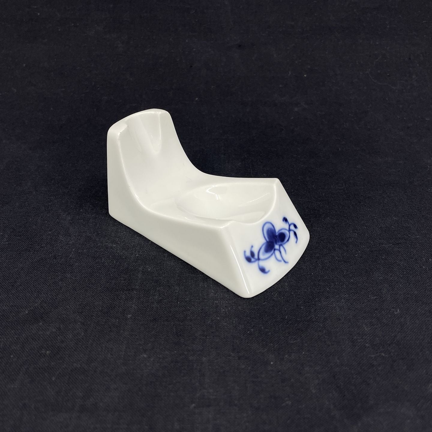 Musselmalet riflet pibeholder fra Royal Copenhagen