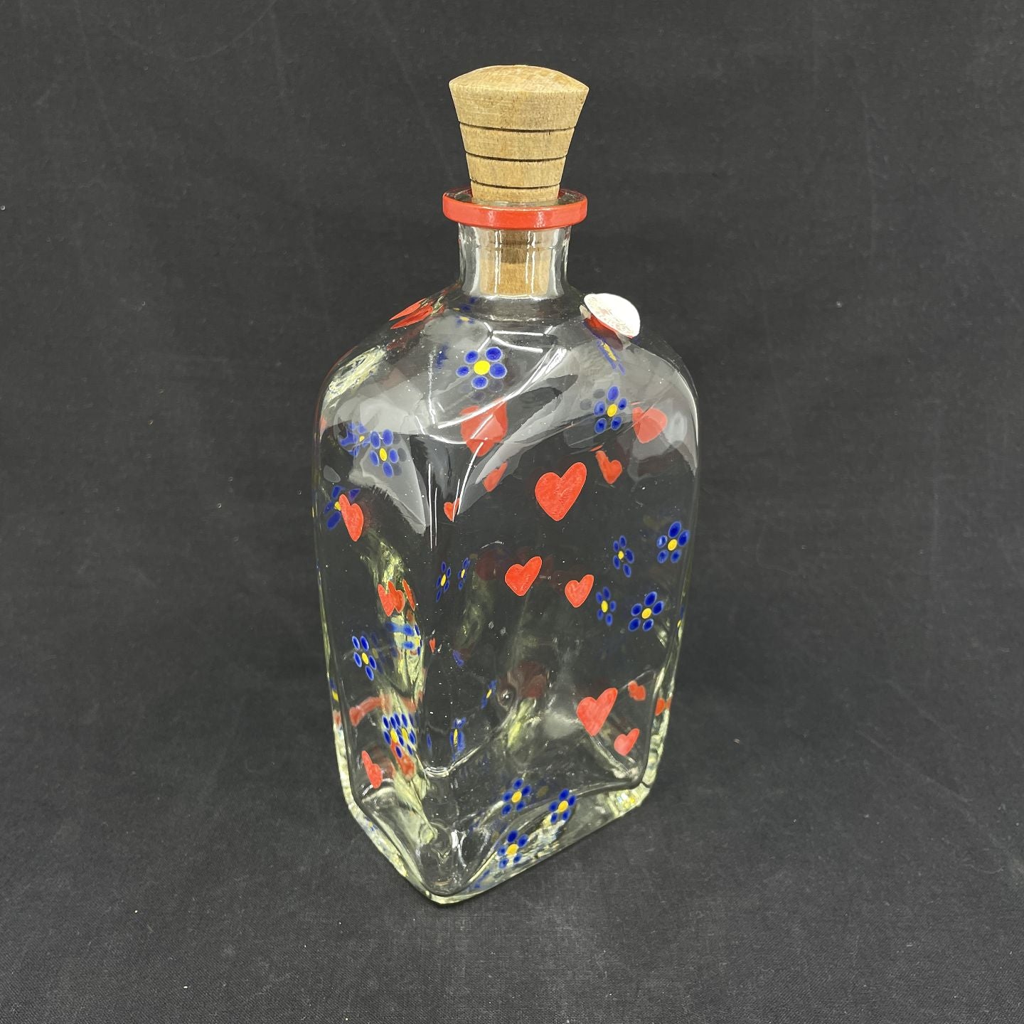 Enamel painted canteen bottle from Holmegaard, red hearts