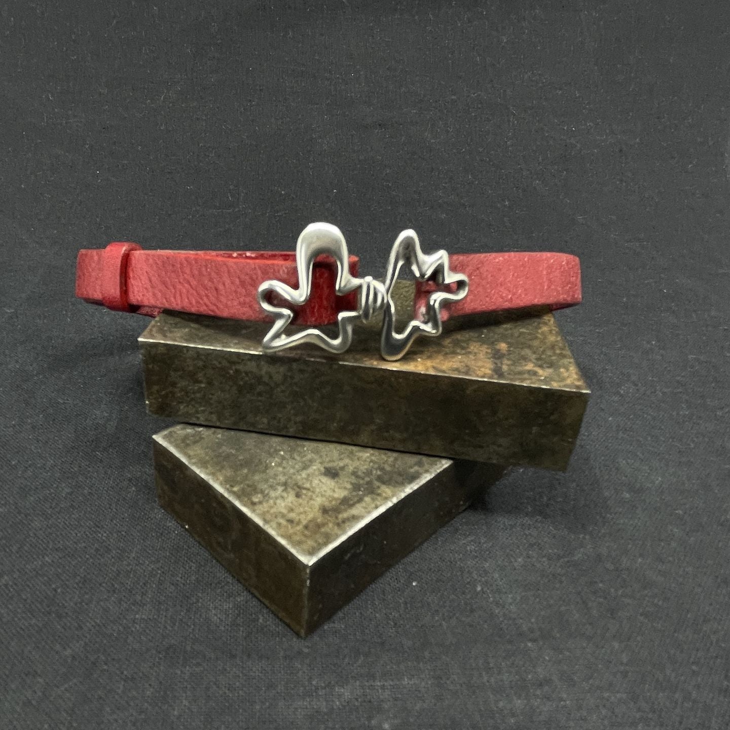 Splash armbånd af Henning Koppel for Georg Jensen, rødt