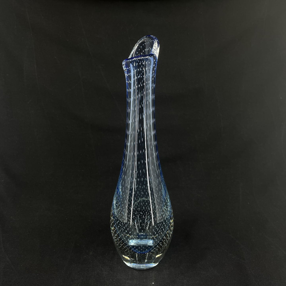 Marineblå orkidevase fra Kastrup Glasværk, 31 cm.