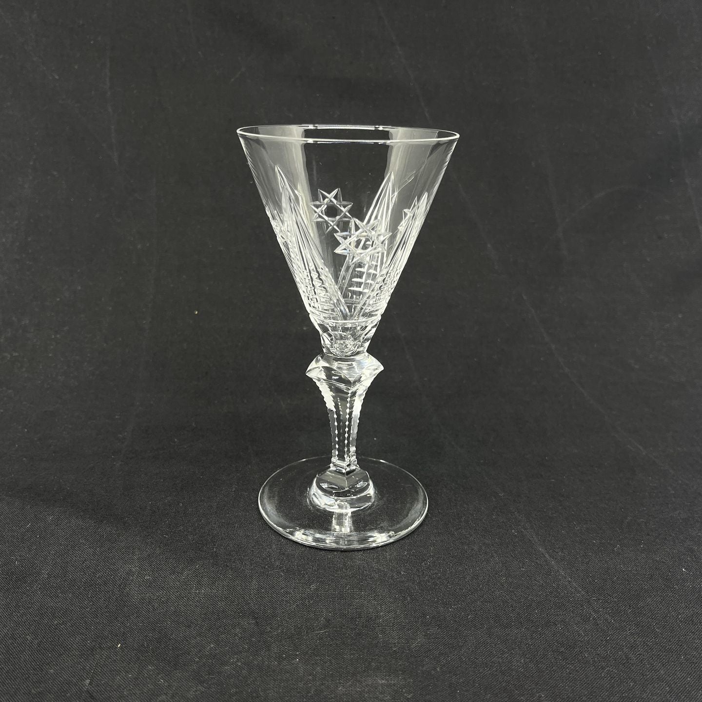 Berlin white wine glass from Val Saint Lambert