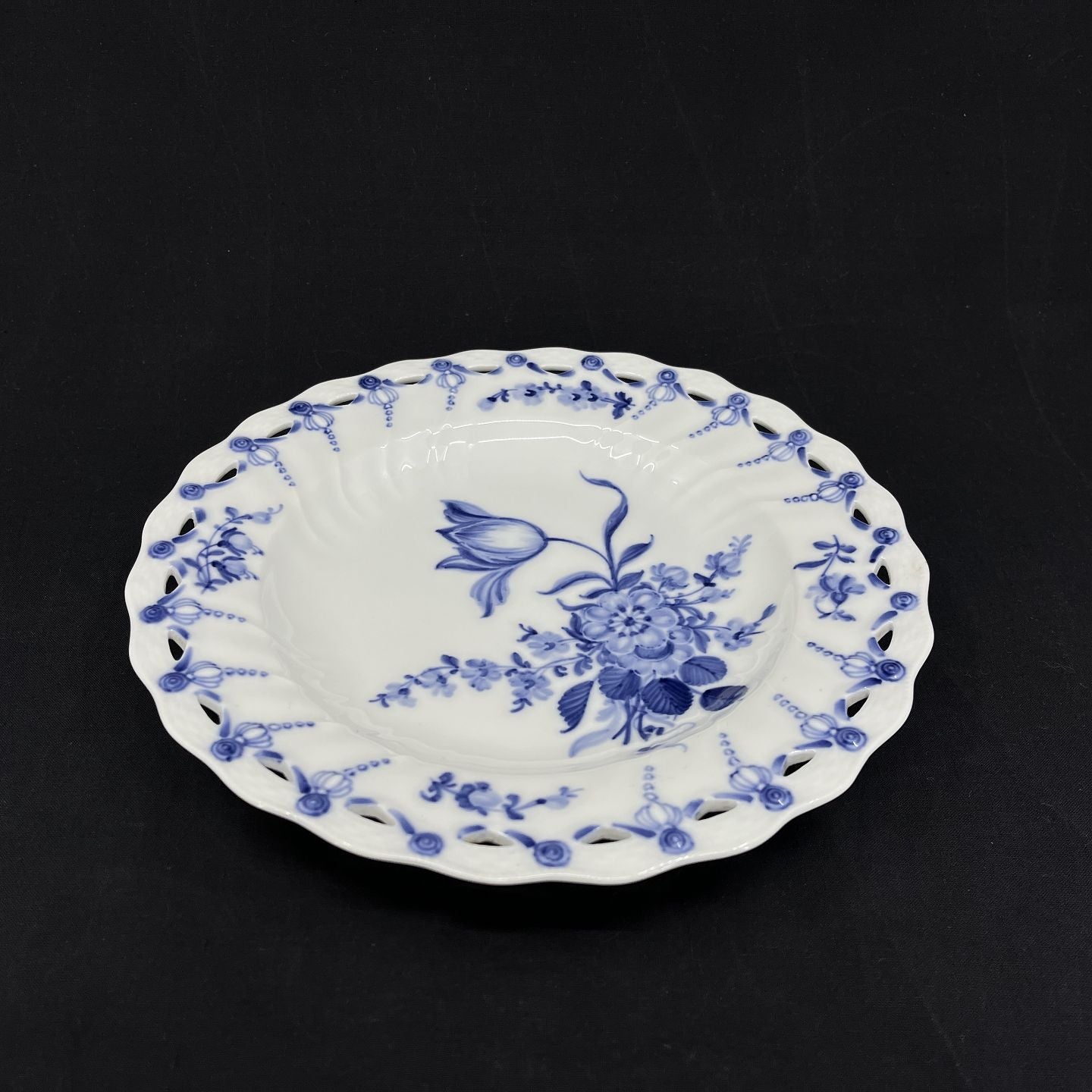 Blå Blomst Svejfet gennembrudt tallerken