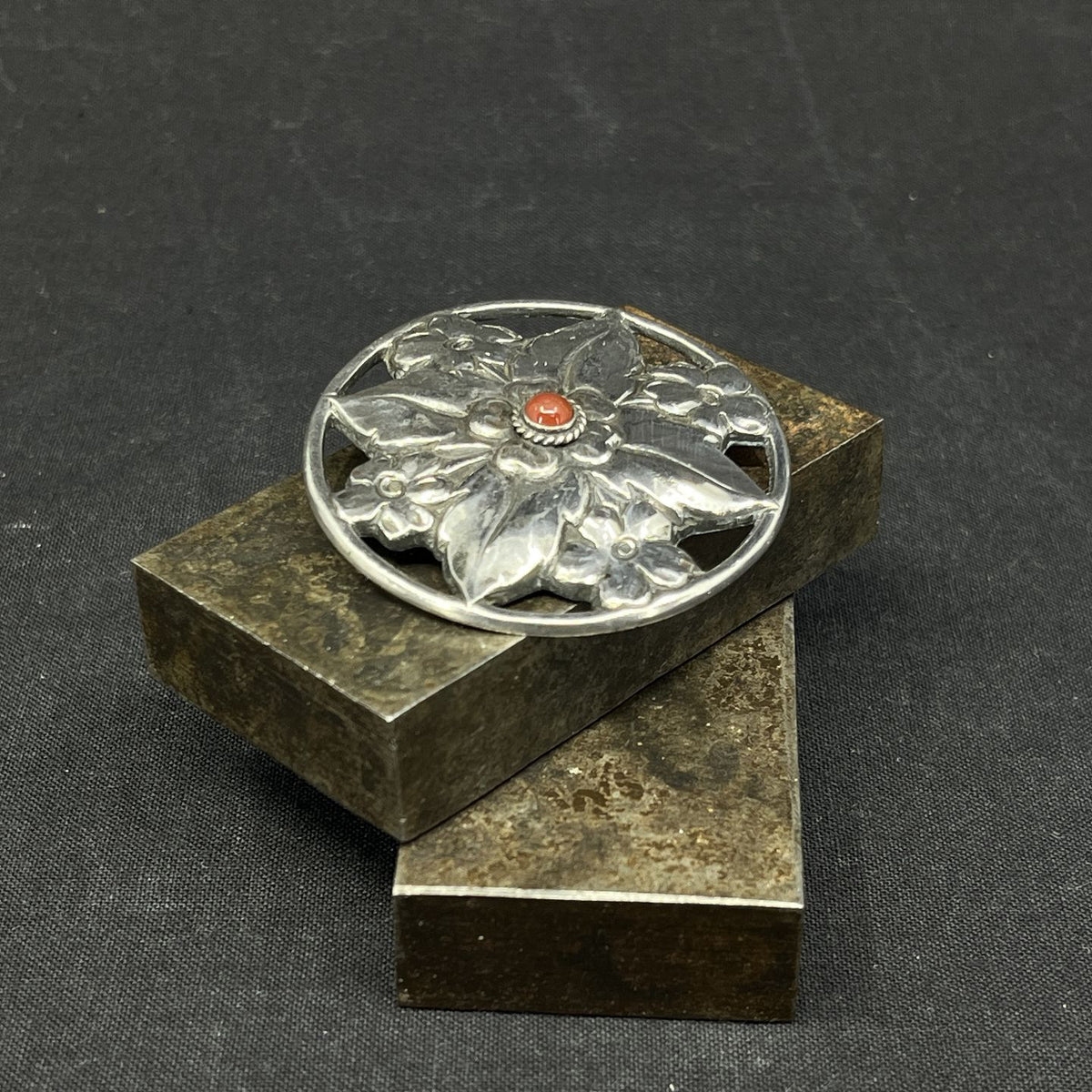 Stor dansk skønvirke broche