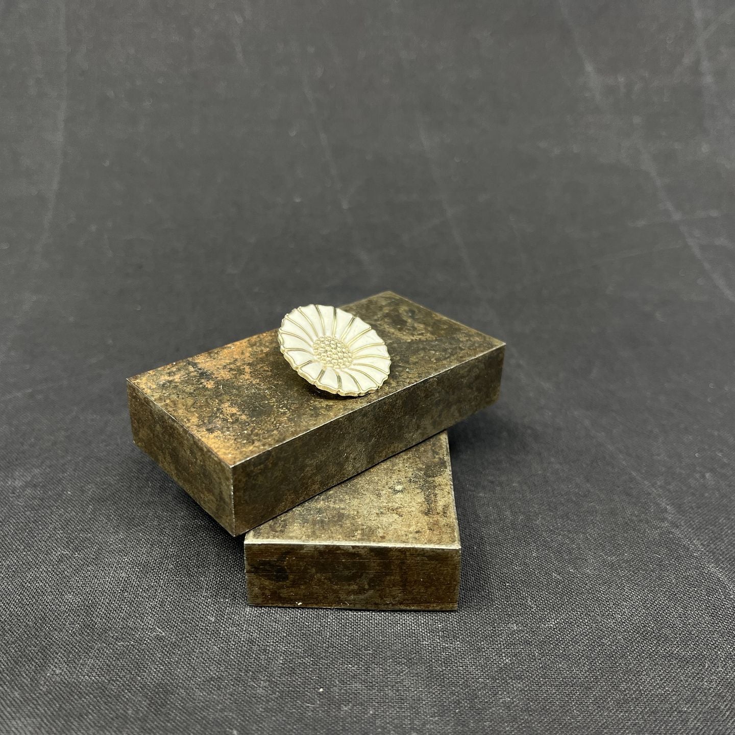 Loose Georg Jensen marguerite earrings, 2.5 cm.