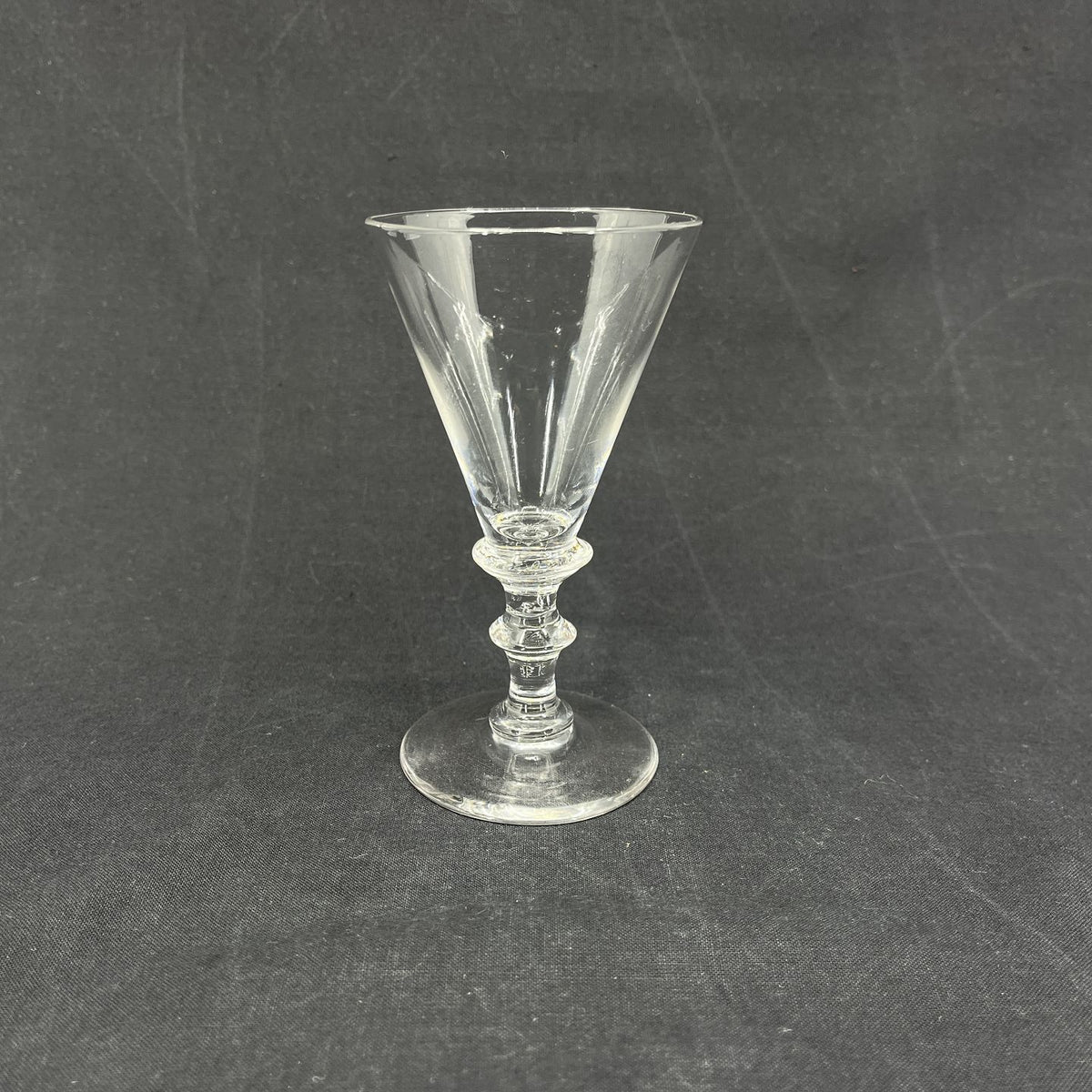 Smooth Anglais white wine glass