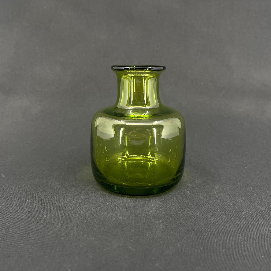 Majgrøn vase fra Holmegaard, 10,5 cm.