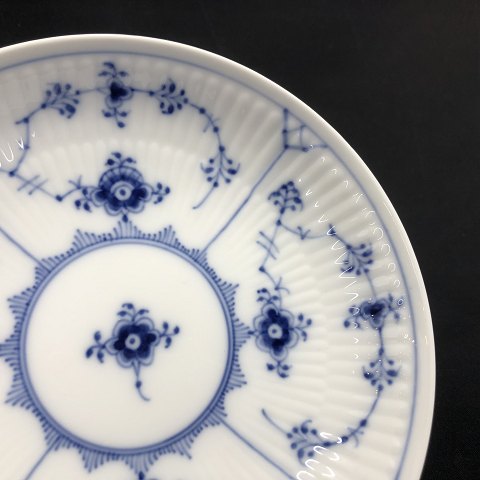 Musselmalet Fluted bowl on foot, 1st grade.