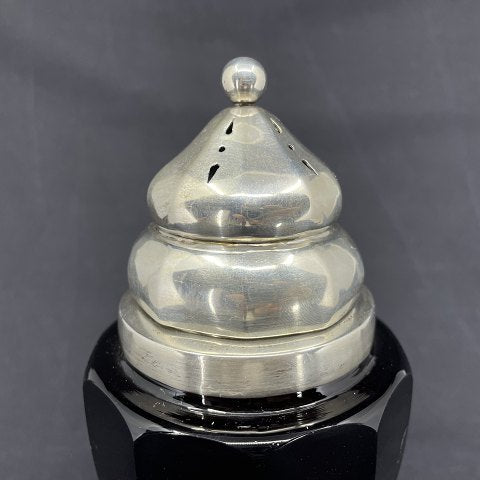 Sukkerstrø fra 1918 i rubinrødt glas