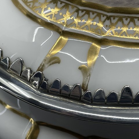 Bonbonniere fra Royal Copenhagen med motiv af Amalienborg