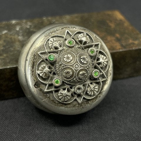 Small silver box with powder brush