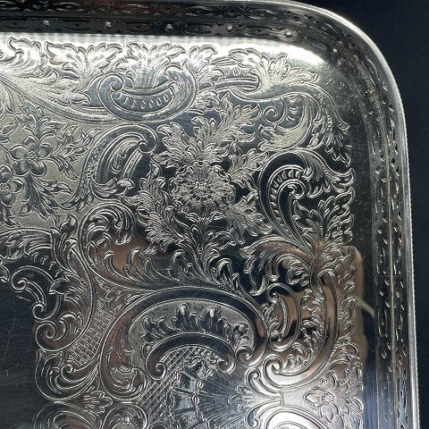 Fin engelsk bakke i sølvplet