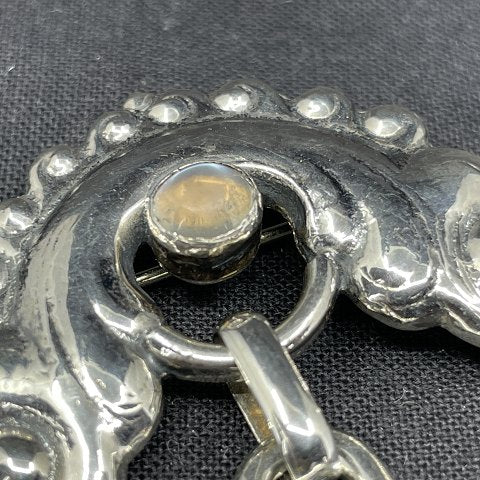 Skønvirke broche af William Fuglede