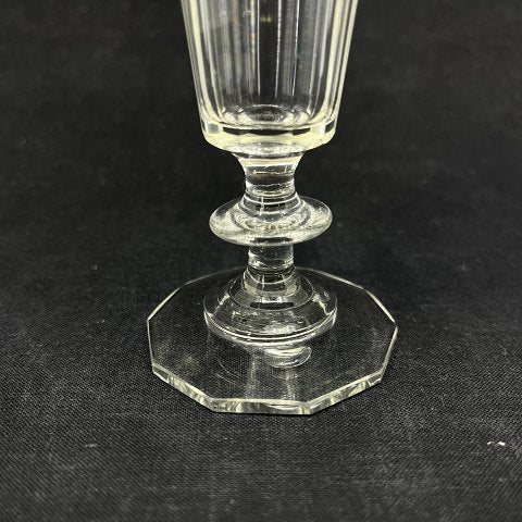 Facetteret champagnefløjte fra 1800 tallet