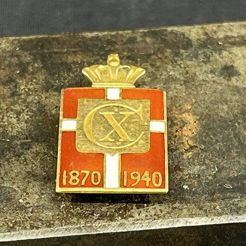 Royal badge for buttonhole 1870-1940 in gold