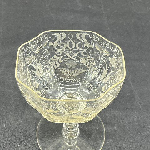 Kantet konfektskål fra 1880'erne