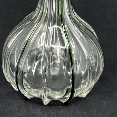 Høj vase med grønne bånd fra 1920'erne