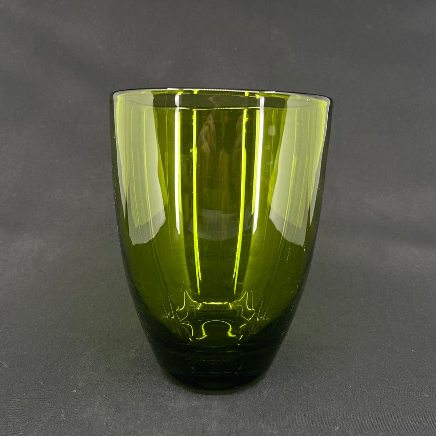 Majgrøn vase fra Holmegaard, 19 cm.
