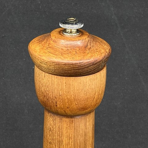 Tall pepper mill in teak