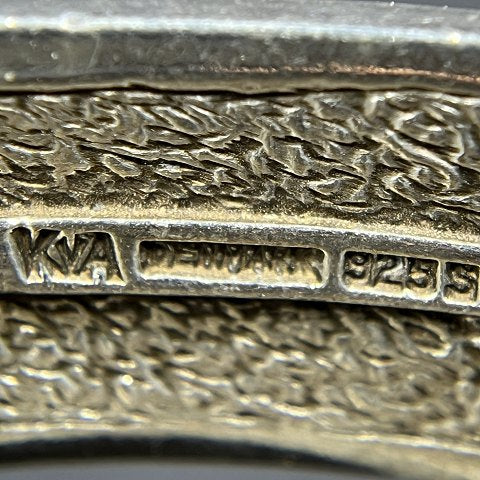 Moderne armring fra Knud V. Andersen