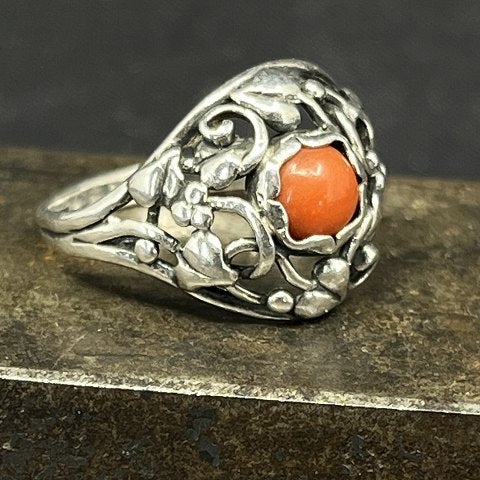 Art nouveau ring with coral
