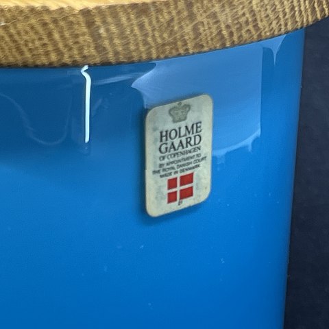Ocean blue Palette salt shaker, wall-hung